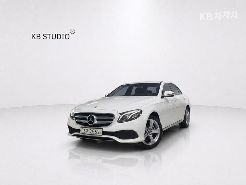 Mercedes-Benz E-Class (W213) E220d 4MATIC Avantgarde - Image 1