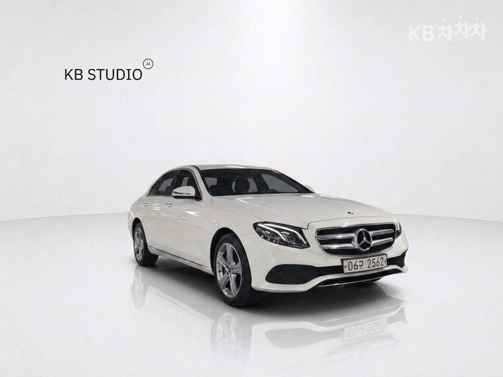 Mercedes-Benz E-Class (W213)E220d 4MATIC Avantgarde - 3
