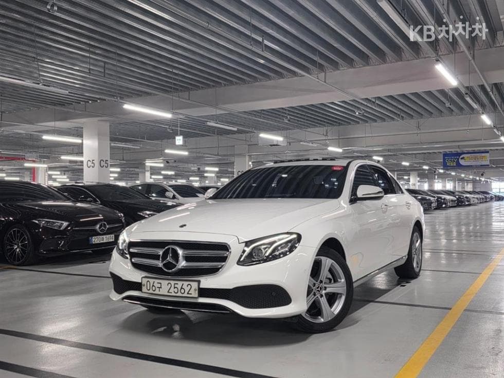 Mercedes-Benz E-Class (W213)E220d 4MATIC Avantgarde - 5
