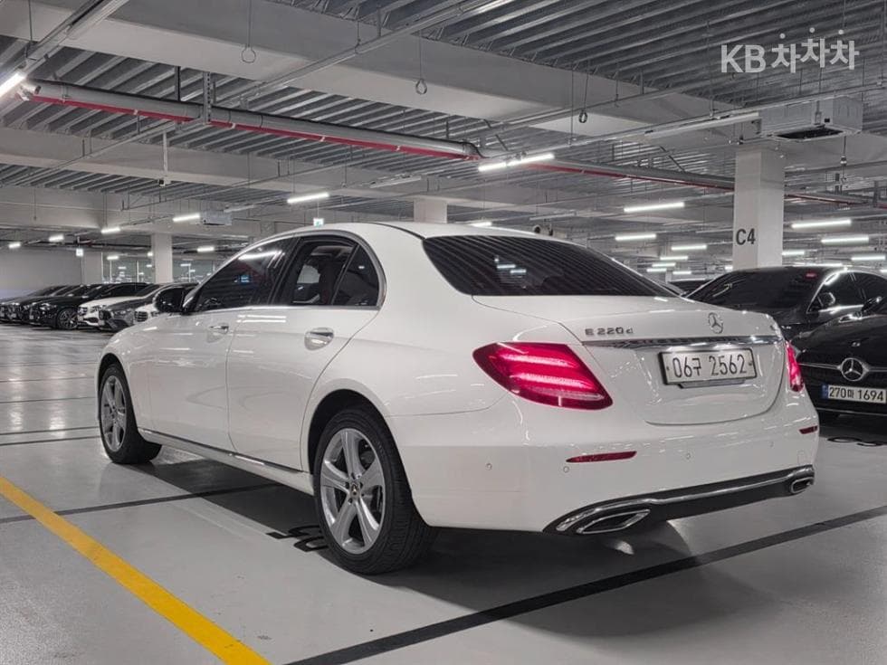 Mercedes-Benz E-Class (W213)E220d 4MATIC Avantgarde - 8