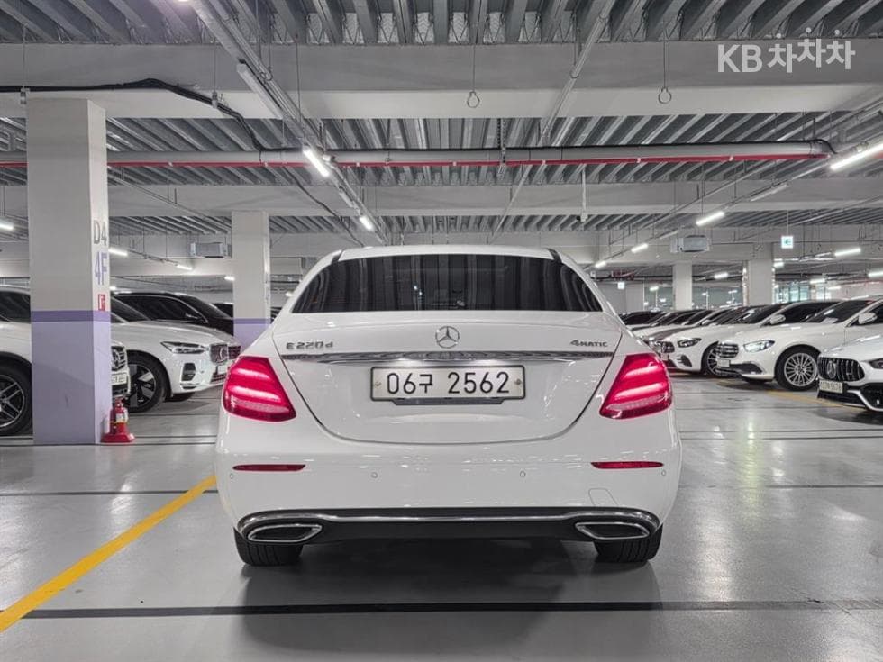 Mercedes-Benz E-Class (W213)E220d 4MATIC Avantgarde - 9