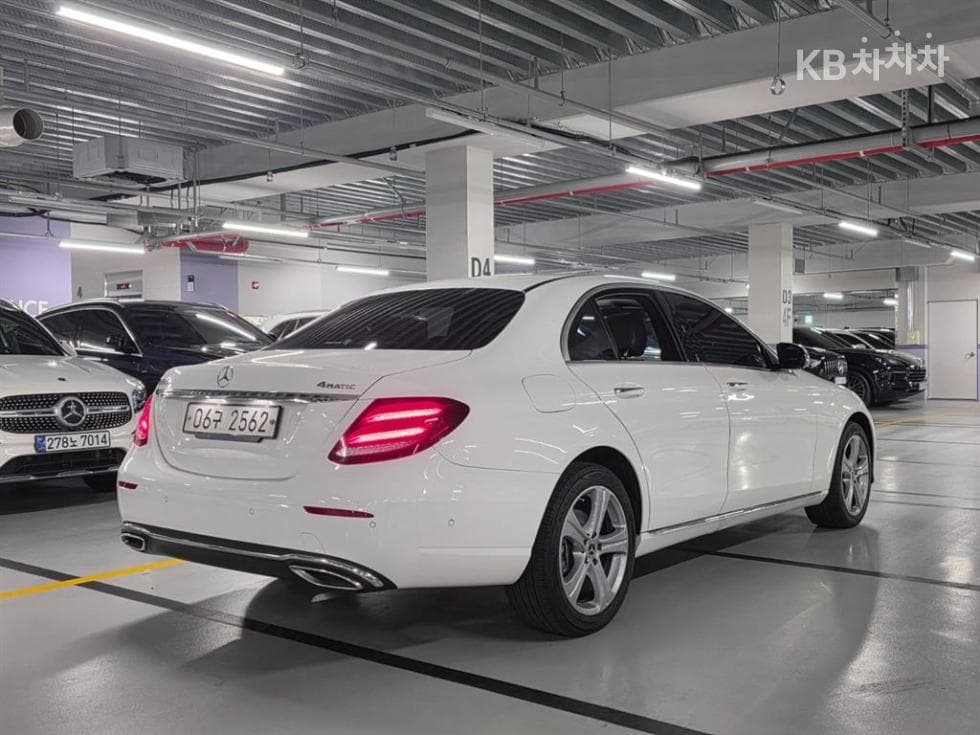 Mercedes-Benz E-Class (W213)E220d 4MATIC Avantgarde - 10