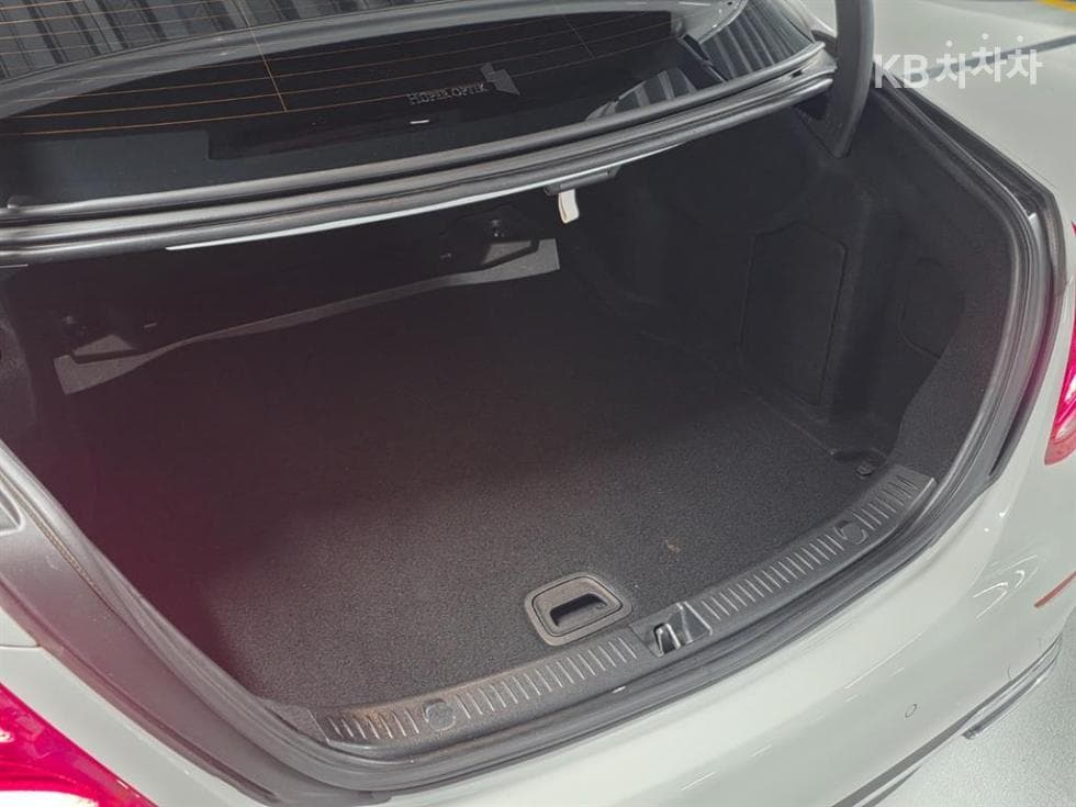 Mercedes-Benz E-Class (W213)E220d 4MATIC Avantgarde - 13