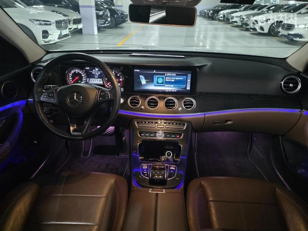 Mercedes-Benz E-Class (W213)E220d 4MATIC Avantgarde - 18