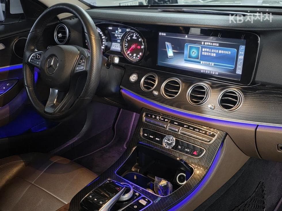 Mercedes-Benz E-Class (W213)E220d 4MATIC Avantgarde - 19