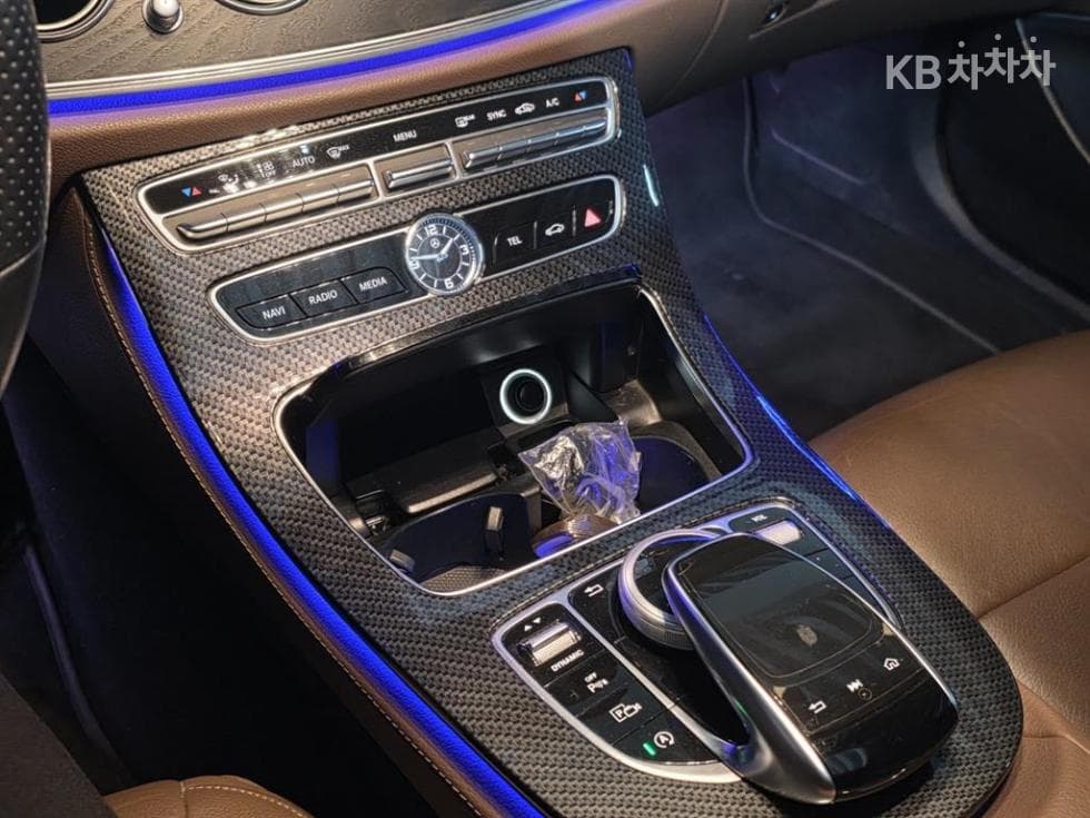 Mercedes-Benz E-Class (W213)E220d 4MATIC Avantgarde - 21
