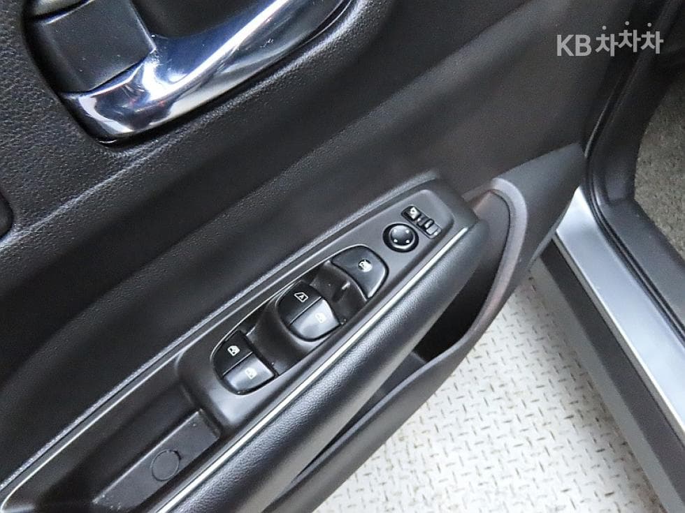Renault Korea The New (facelift) QM62.0 GDe 2WD LE - 13