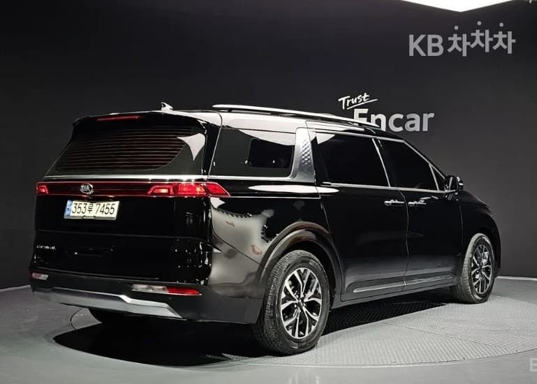 Kia Carnival 4th generationD2.2 9-seater Noblesse - 2