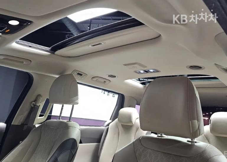 Kia Carnival 4th generationD2.2 9-seater Noblesse - 18