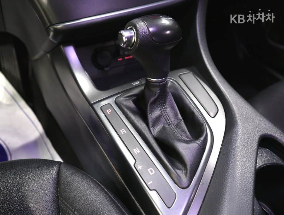 Киа The New (фейслифт) K5LPI Deluxe Стандартен - 14