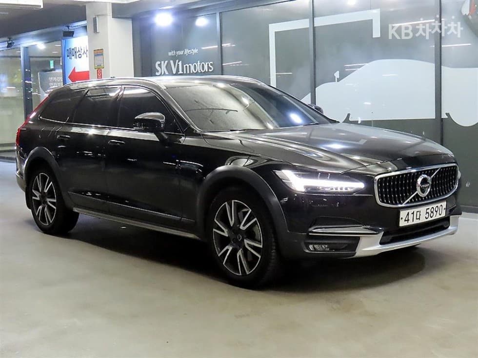 Volvo V90 CC D5 Pro AWD - Image 1