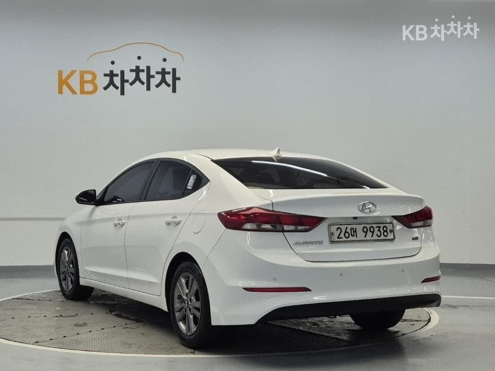 Хюндай Avante (Elantra)AD1.6 GDi Смарт Специал (специален признак/издание) - 2