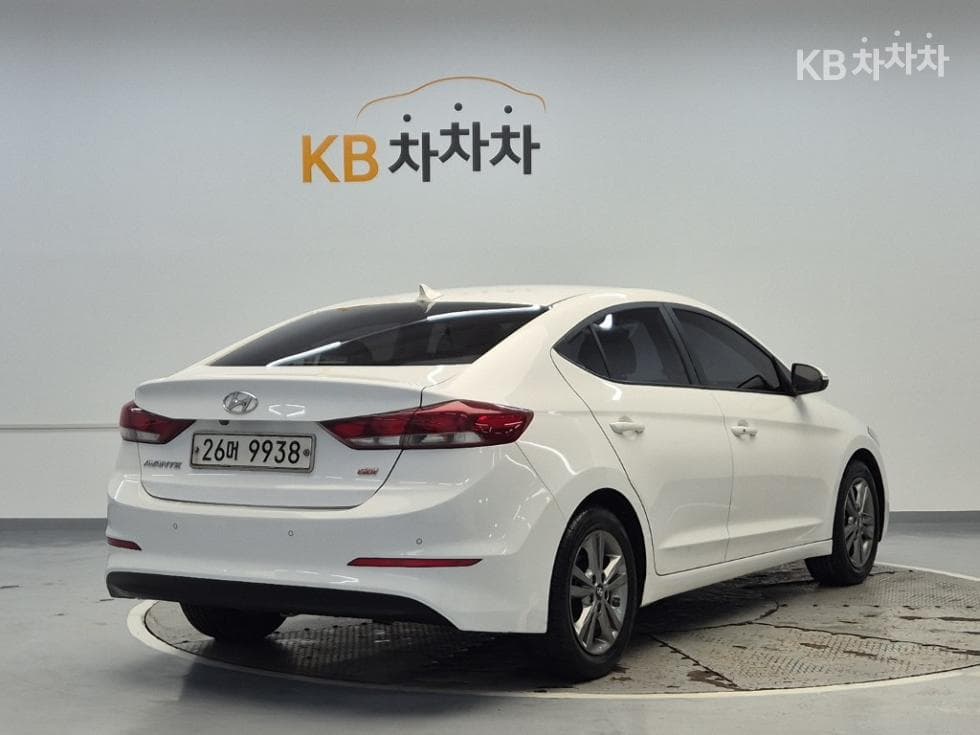 Хюндай Avante (Elantra)AD1.6 GDi Смарт Специал (специален признак/издание) - 3
