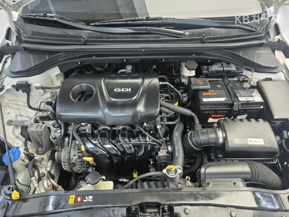 Хюндай Avante (Elantra)AD1.6 GDi Смарт Специал (специален признак/издание) - 5
