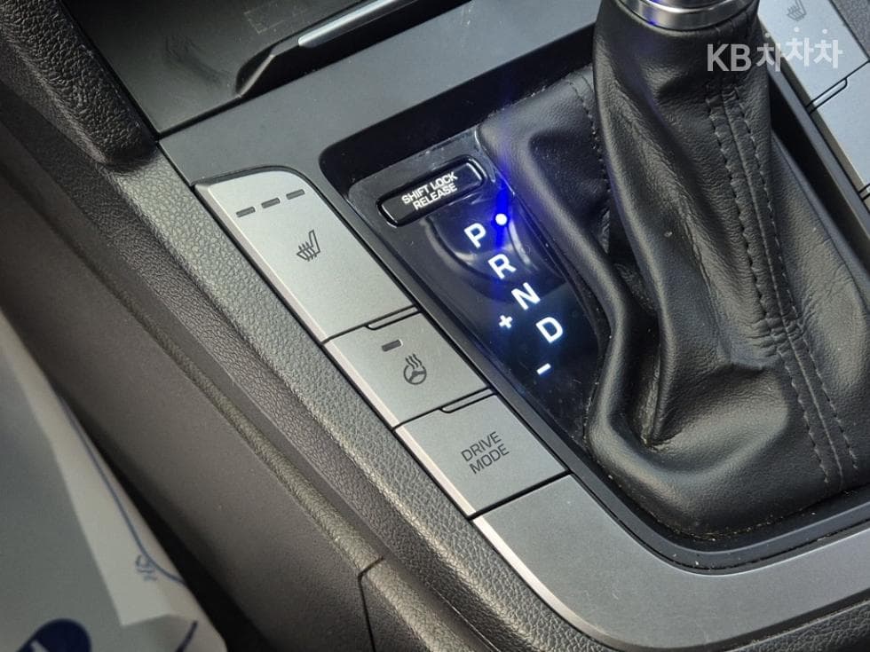 Хюндай Avante (Elantra)AD1.6 GDi Смарт Специал (специален признак/издание) - 16