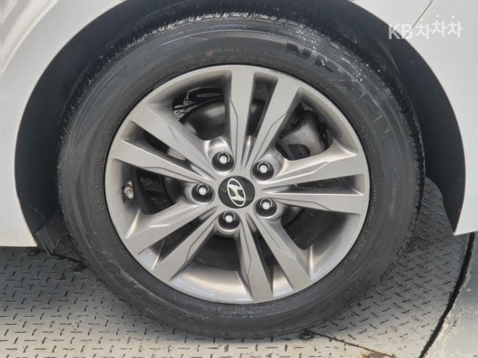 Хюндай Avante (Elantra)AD1.6 GDi Смарт Специал (специален признак/издание) - 20