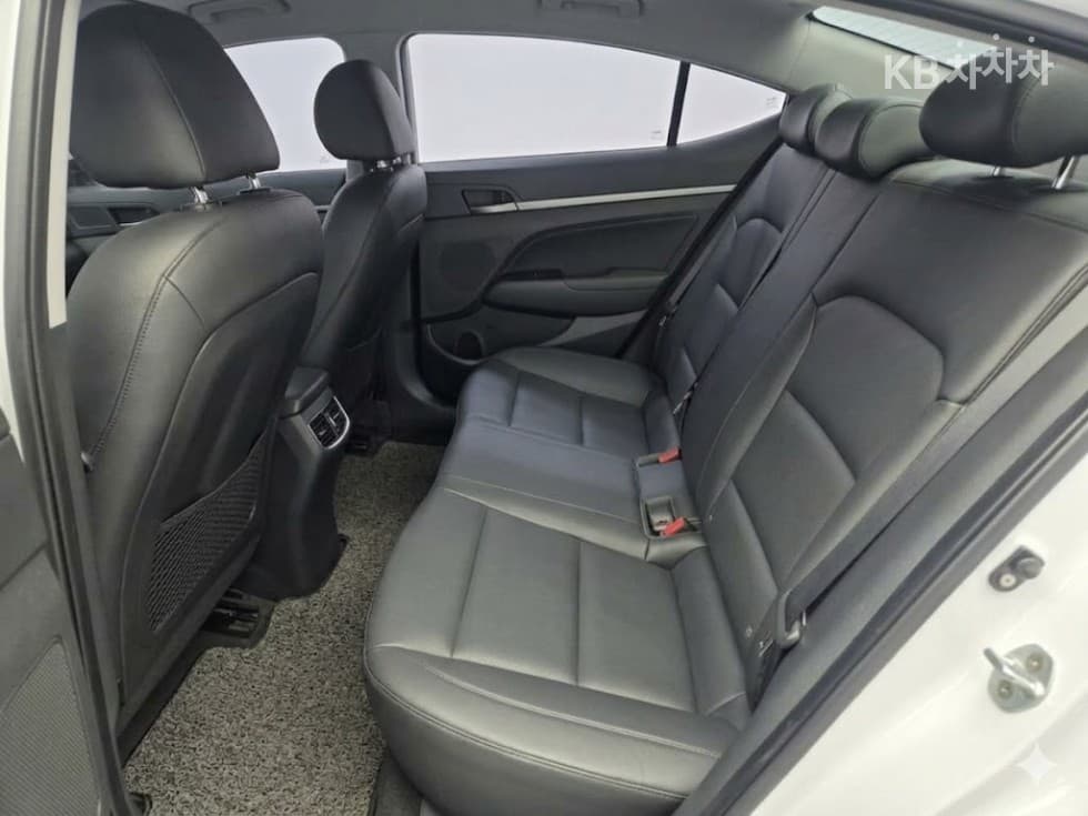 Хюндай Avante (Elantra)AD1.6 GDi Смарт Специал (специален признак/издание) - 12