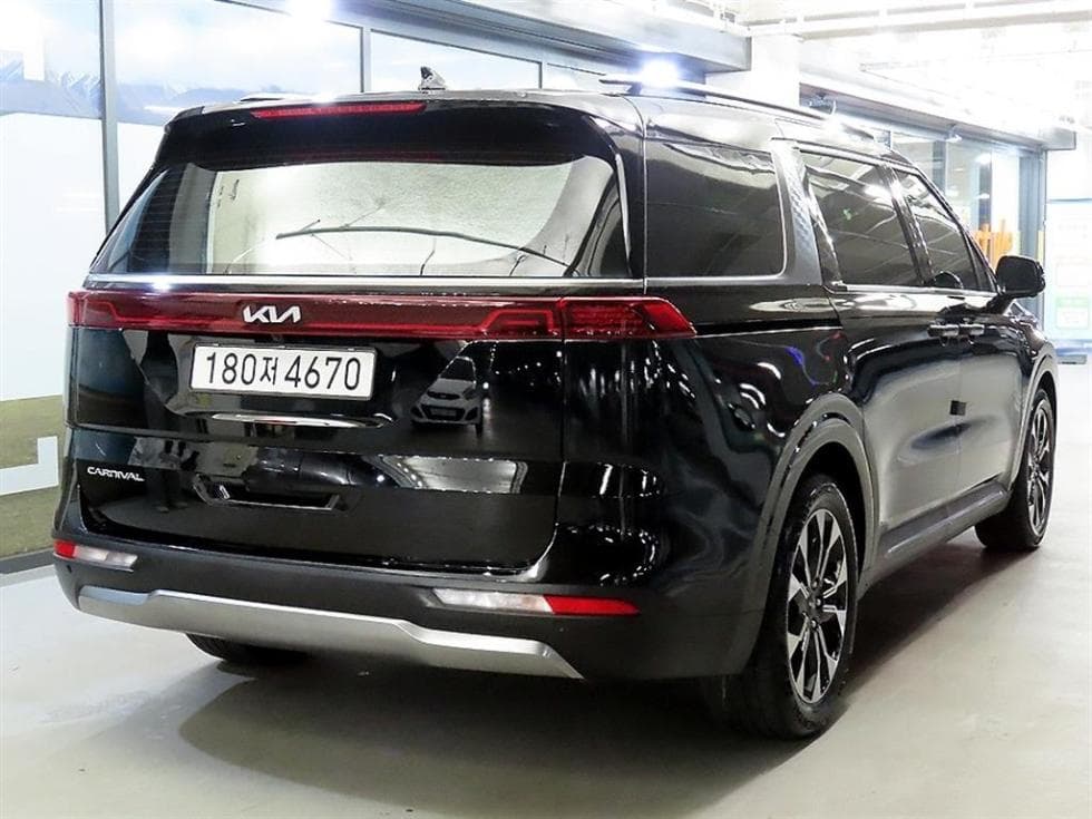 Kia Carnival 4th generationD2.2 9-seater Signature - 4
