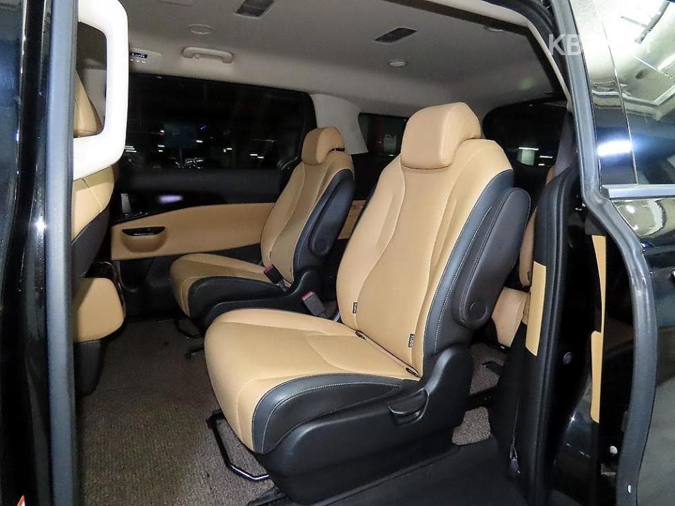 Kia Carnival 4th generationD2.2 9-seater Signature - 7