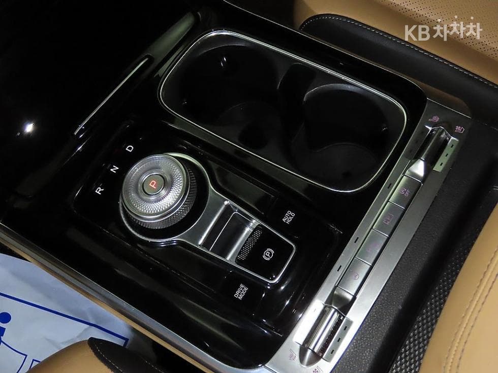 Kia Carnival 4th generationD2.2 9-seater Signature - 12