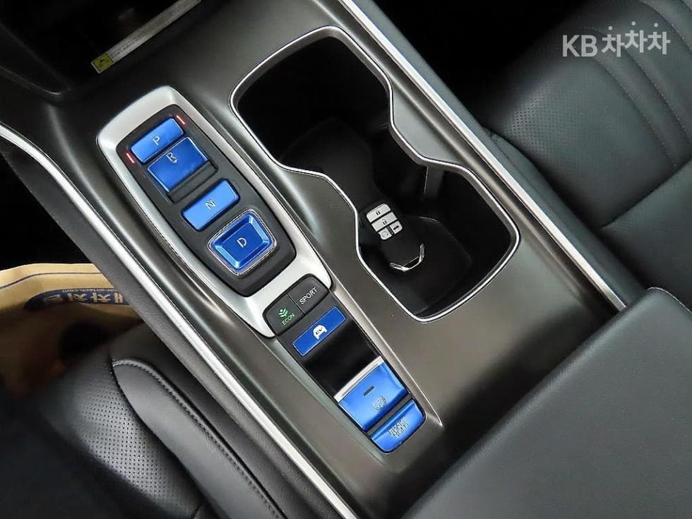 혼다 어코드 10세대Hybrid 2.0 Touring - 10