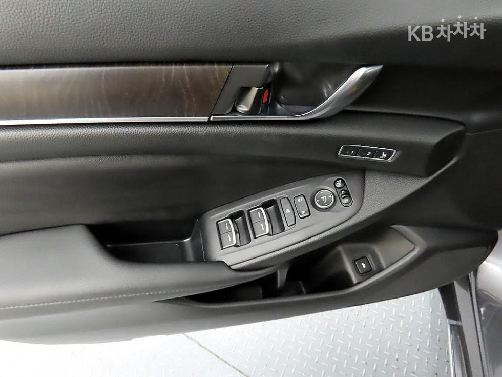 혼다 어코드 10세대Hybrid 2.0 Touring - 11