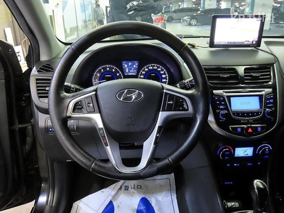 Hyundai Accent(신형)1.6 GDi Top - 8