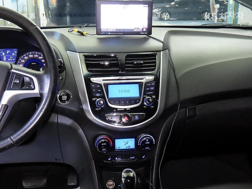 Hyundai Accent(신형)1.6 GDi Top - 11