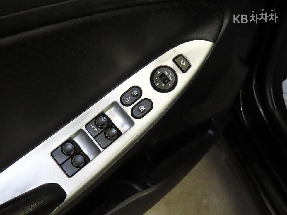 Hyundai Accent(신형)1.6 GDi Top - 13