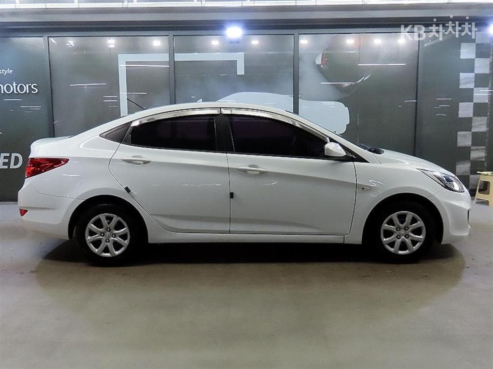 Hyundai Accent(신형)1.6 VGT Luxury - 3