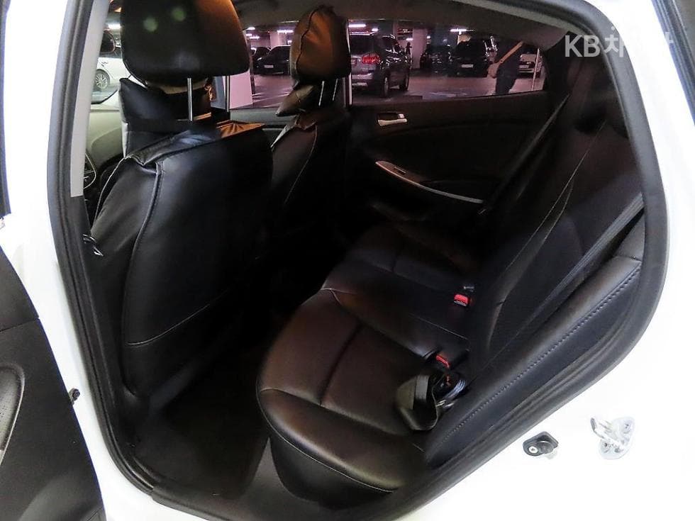 Hyundai Accent(신형)1.6 VGT Luxury - 7