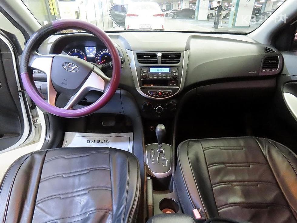 Hyundai Accent(신형)1.6 VGT Luxury - 10