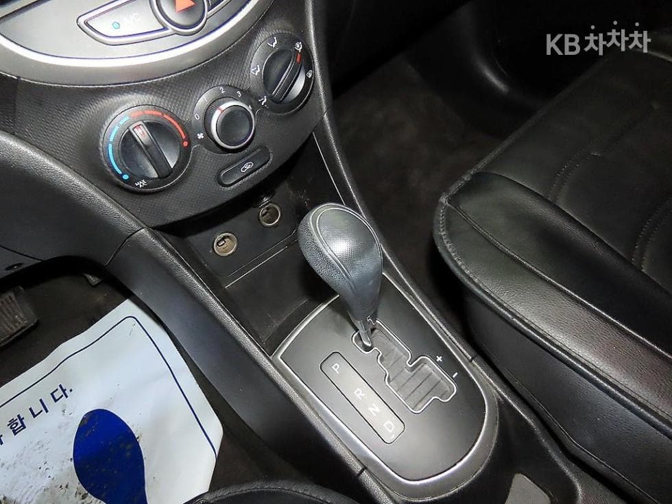 Hyundai Accent(신형)1.6 VGT Luxury - 12