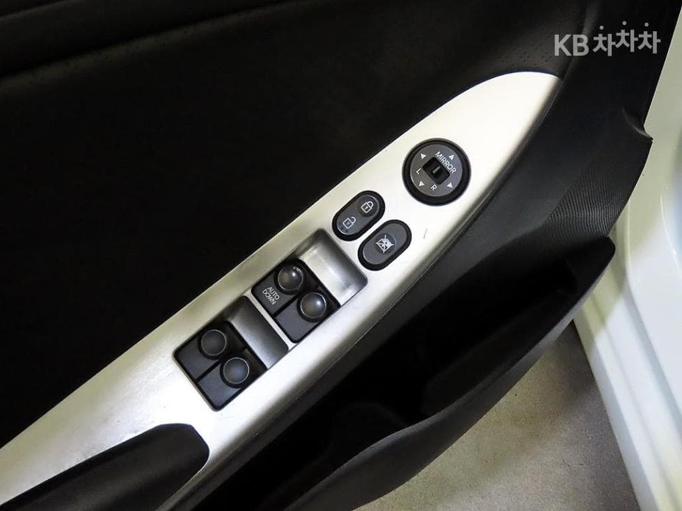 Hyundai Accent(신형)1.6 VGT Luxury - 13