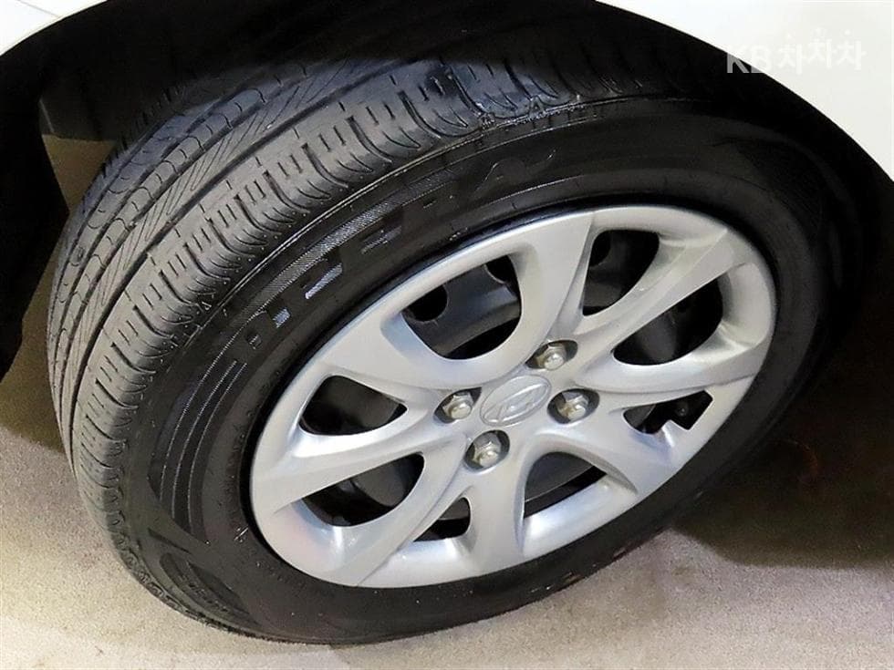 Hyundai Accent(신형)1.6 VGT Luxury - 16