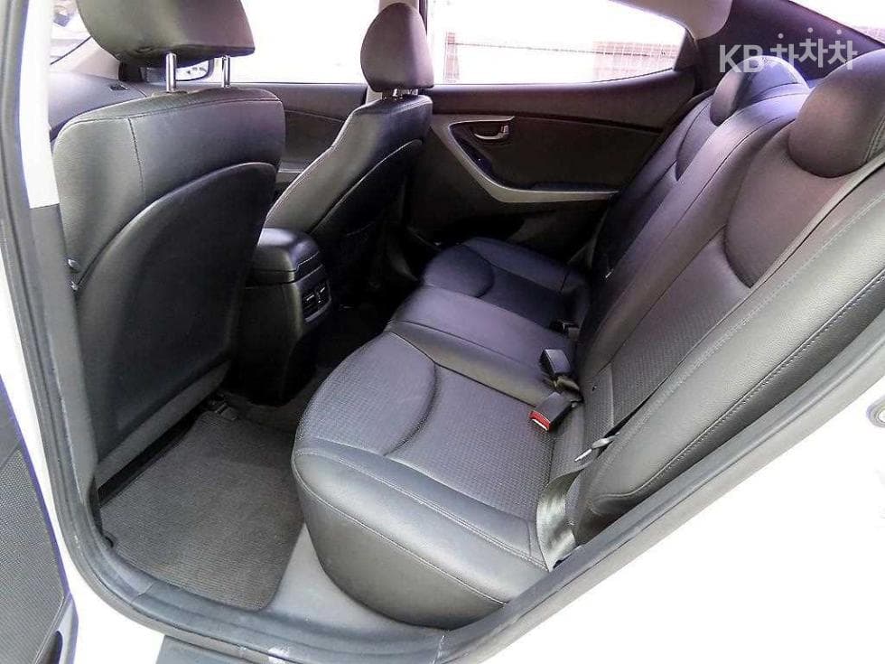 Hyundai The New (facelift) Avante (Elantra)1.6 VGT Modern Standard - 6