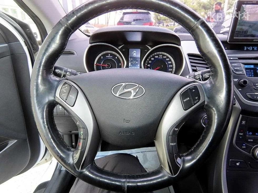 Hyundai The New (facelift) Avante (Elantra)1.6 VGT Modern Standard - 8