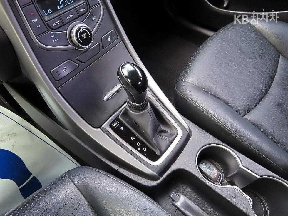 Hyundai The New (facelift) Avante (Elantra)1.6 VGT Modern Standard - 10