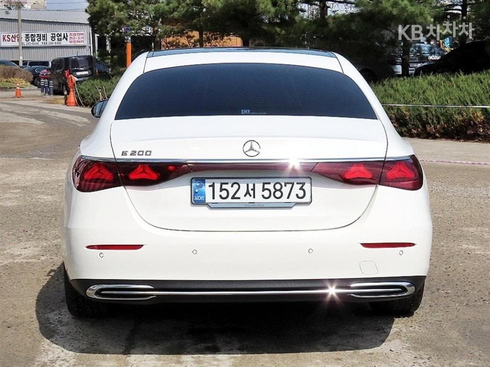 Mercedes-Benz E-클래스 (W214)E200 Avantgrade - 4