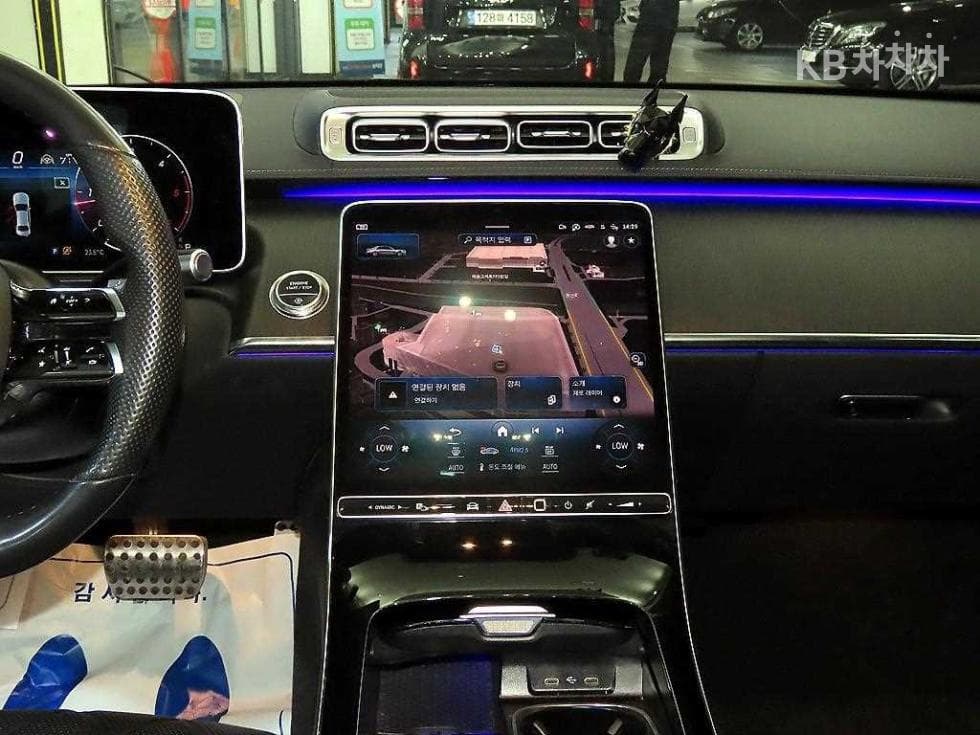 Mercedes-Benz S-Class W223S400d 4Matic Standard - 11