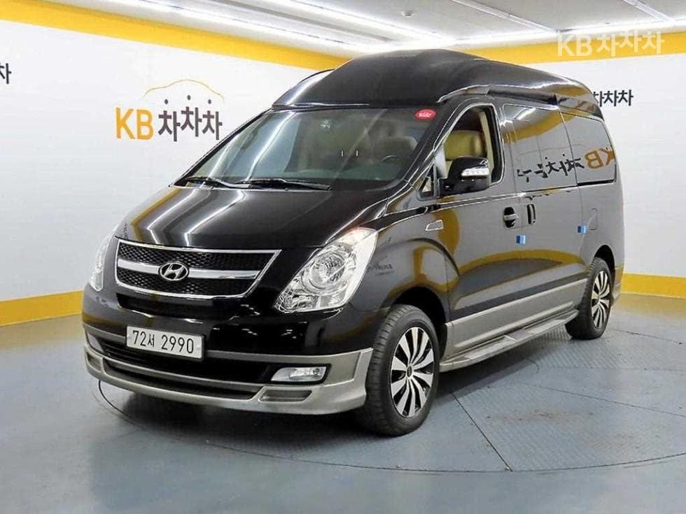 Hyundai Grand Starex 11-seater Limousine 4WD Standard - Image 1