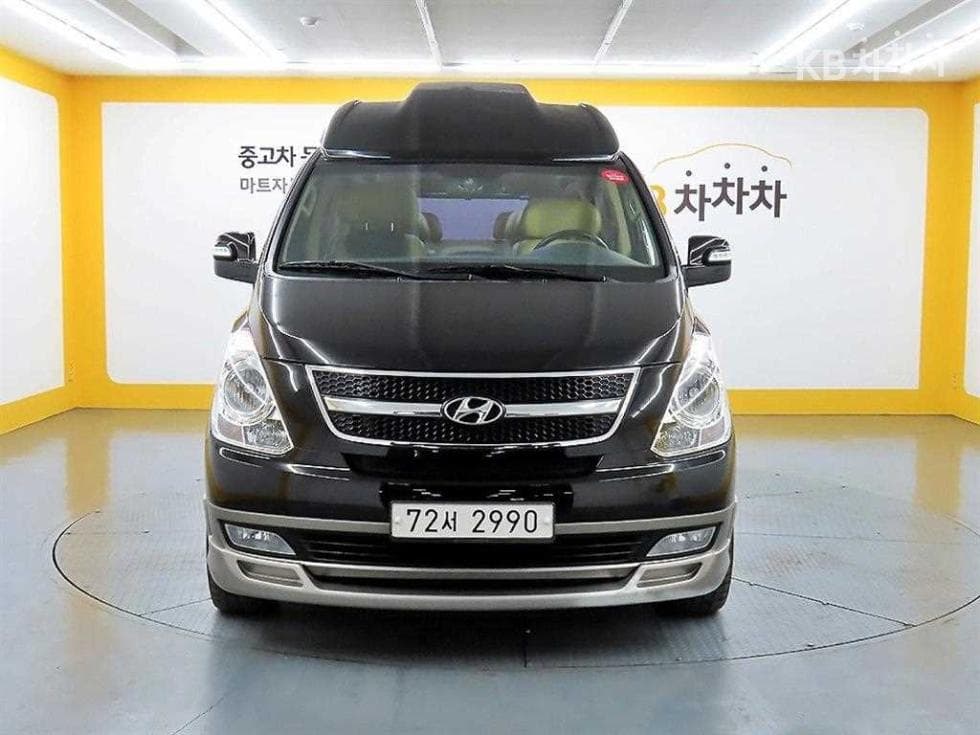 Hyundai Grand Starex11-seater Limousine 4WD Standard - 2