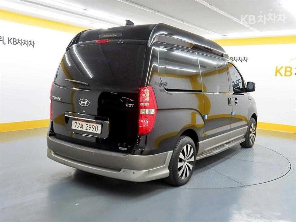 Hyundai Grand Starex11-seater Limousine 4WD Standard - 4