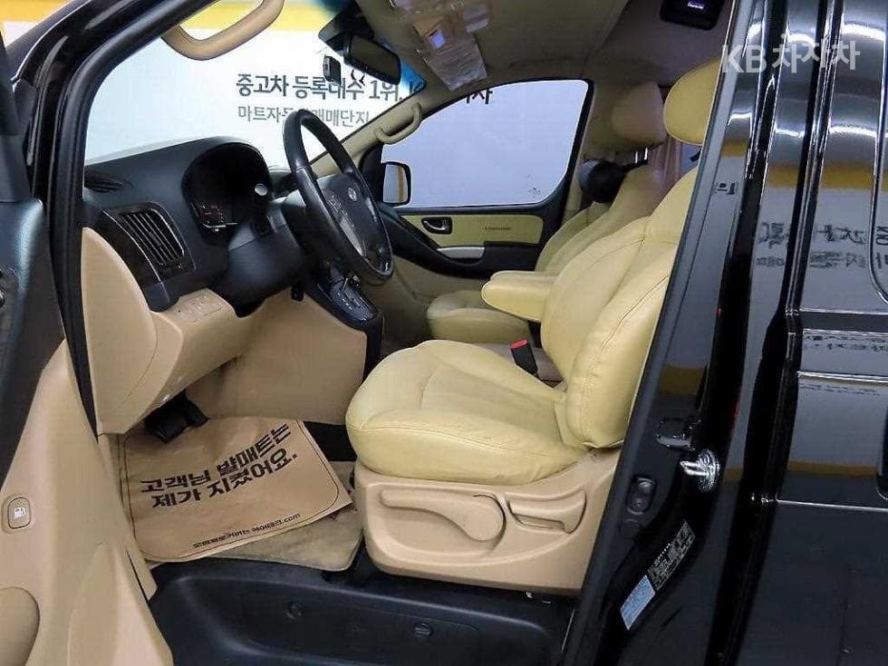 Hyundai Grand Starex11-seater Limousine 4WD Standard - 5