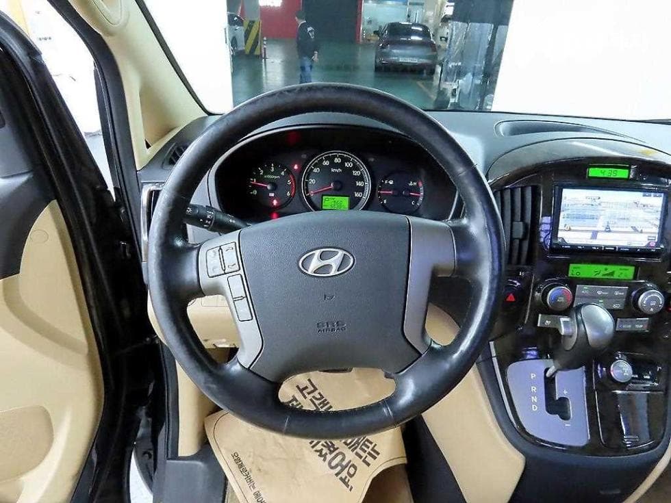 Hyundai Grand Starex11-seater Limousine 4WD Standard - 9