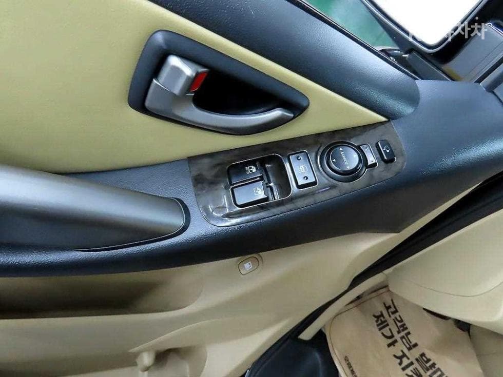Hyundai Grand Starex11-seater Limousine 4WD Standard - 11
