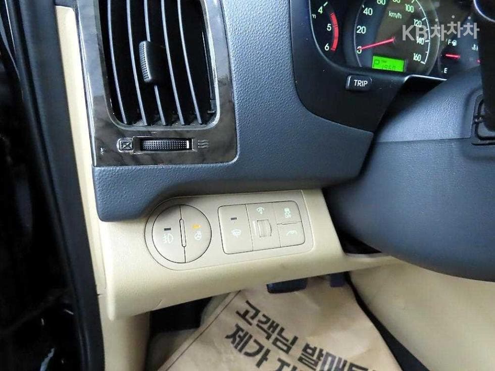 Hyundai Grand Starex11-seater Limousine 4WD Standard - 12