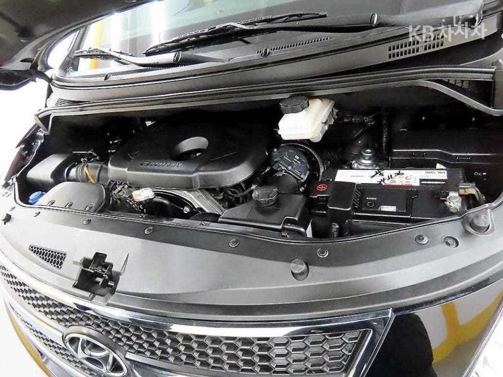 Hyundai Grand Starex11-seater Limousine 4WD Standard - 19