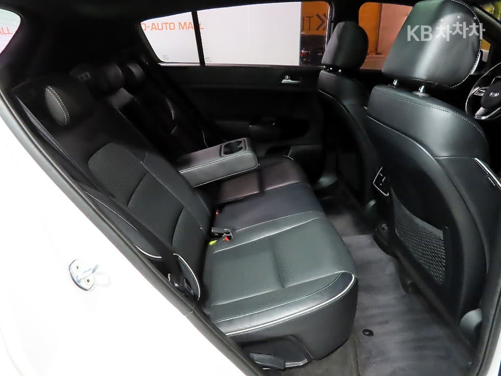 Kia Sportage 더 볼드2.0 Diesel 2WD Seater텔리전트 - 8