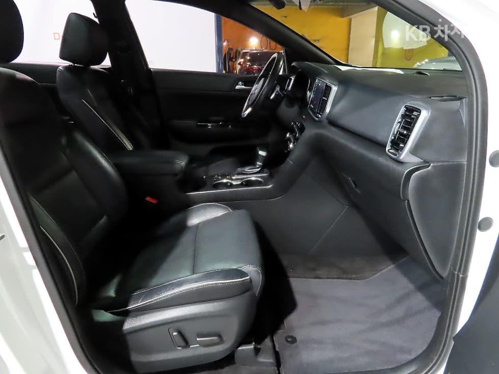 Kia Sportage 더 볼드2.0 Diesel 2WD Seater텔리전트 - 9